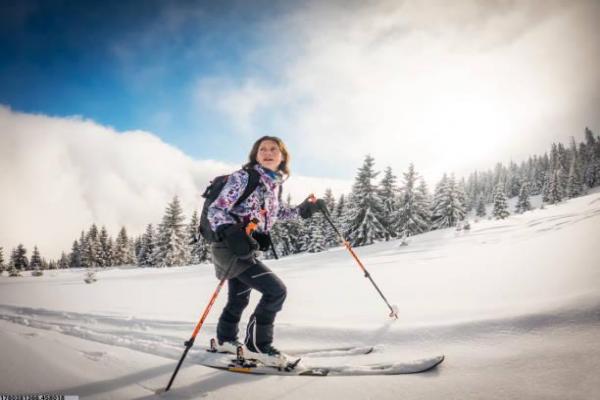 贡嘎子梅村徒步攻略_雪山观景路线指南